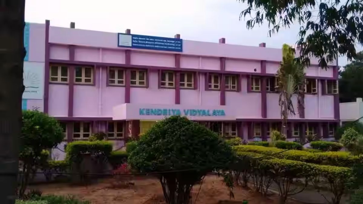 KVS Admission: केंद्रीय विद्यालय में दाखिला लने के लिए क्या होनी चाहिए उम्र, यहां जानें पूरी डिटेल