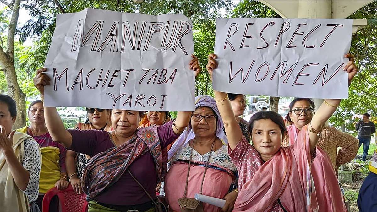 मणिपुर में दो महिलाओं की नग्न परेड मामले में बड़ा खुलासा, ‘जिप्सी में बैठी महिलाओं से पुलिस ने कहा चाबी नहीं है’