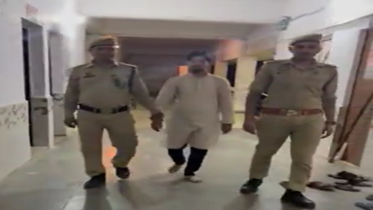4 महीने से नाबालिग से रेप कर रहा था मौलाना, अचानक बिगड़ी तबियत तो खुल गई पोल