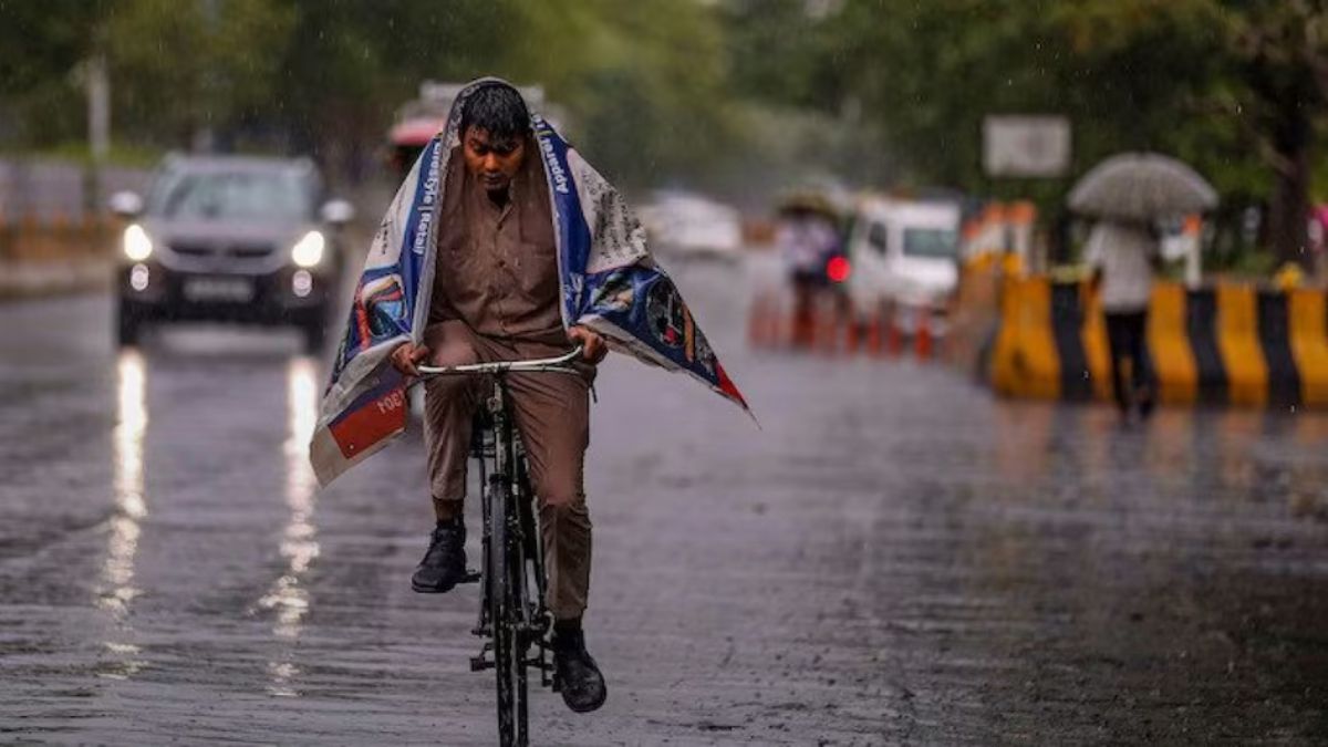 Weather Report: दिल्ली, यूपी समेत कई राज्यों में अगले 2 से 3 दिनों तक होगी भारी बारिश, IMD ने जताई आशंका