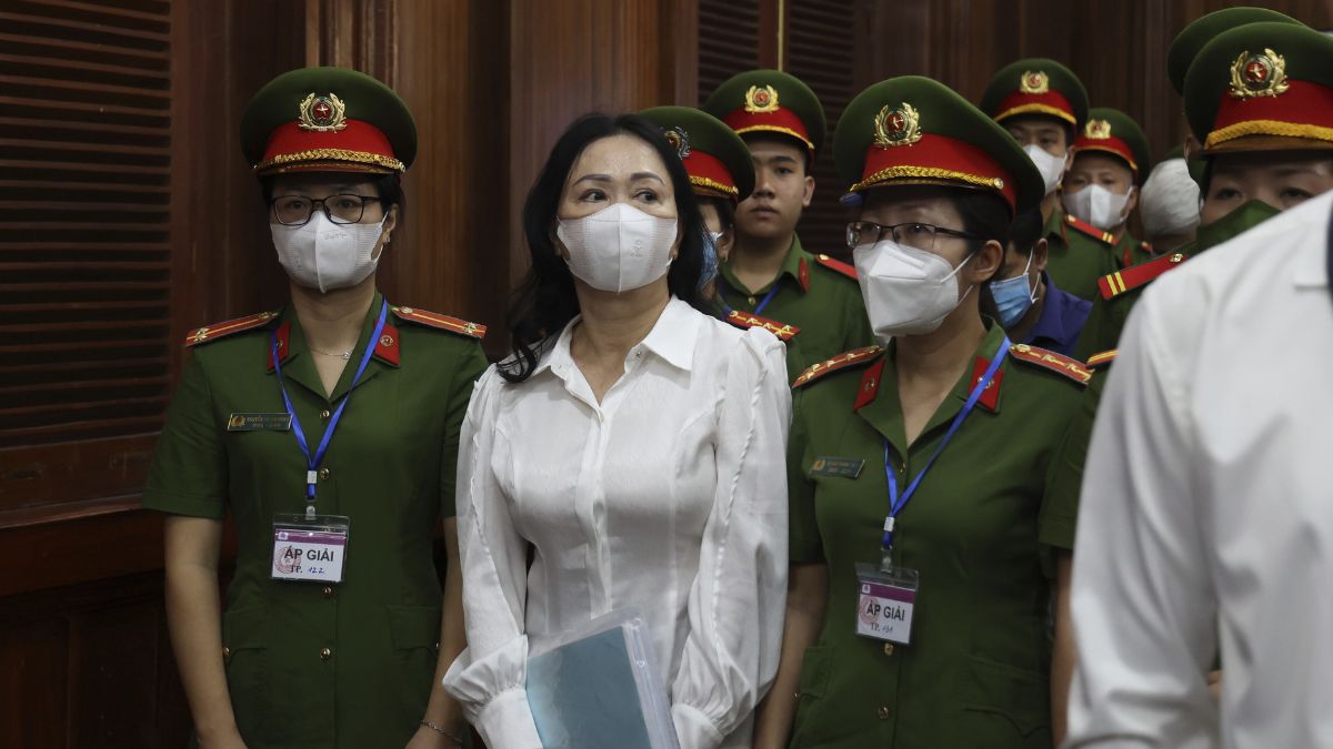 Vietnam gave death sentence to builder in 12.5 billion dollar fraud/भारत में भ्रष्टाचारियों को नहीं लग रहा डर, वियतनाम ने 12.5 अरब डॉलर के फ्रॉड में बिल्डर को दी मौत की सजा Vietnam gave death sentence to builder in 12.5 billion dollar fraud/भारत में भ्रष्टाचारियों को नहीं लग रहा डर, वियतनाम ने 12.5 अरब डॉलर के फ्रॉड में बिल्डर को दी मौत की सजा