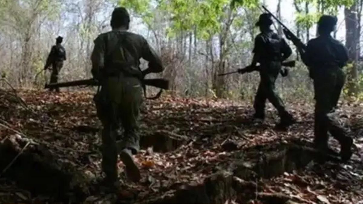छत्तीसगढ़ के अबूझमाड़ में मुठभेड़ जारी, सुरक्षाकर्मियों ने अब तक 10 नक्सलियों को मार गिराया