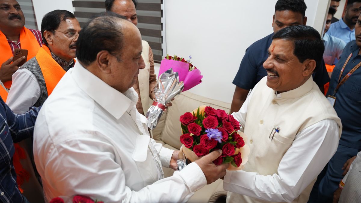 Lok sabha election 2024: कांग्रेस को एक और बड़ा झटका, अब पूर्व मंत्री दीपक सक्सेना ने भी ज्वाइन की बीजेपी
