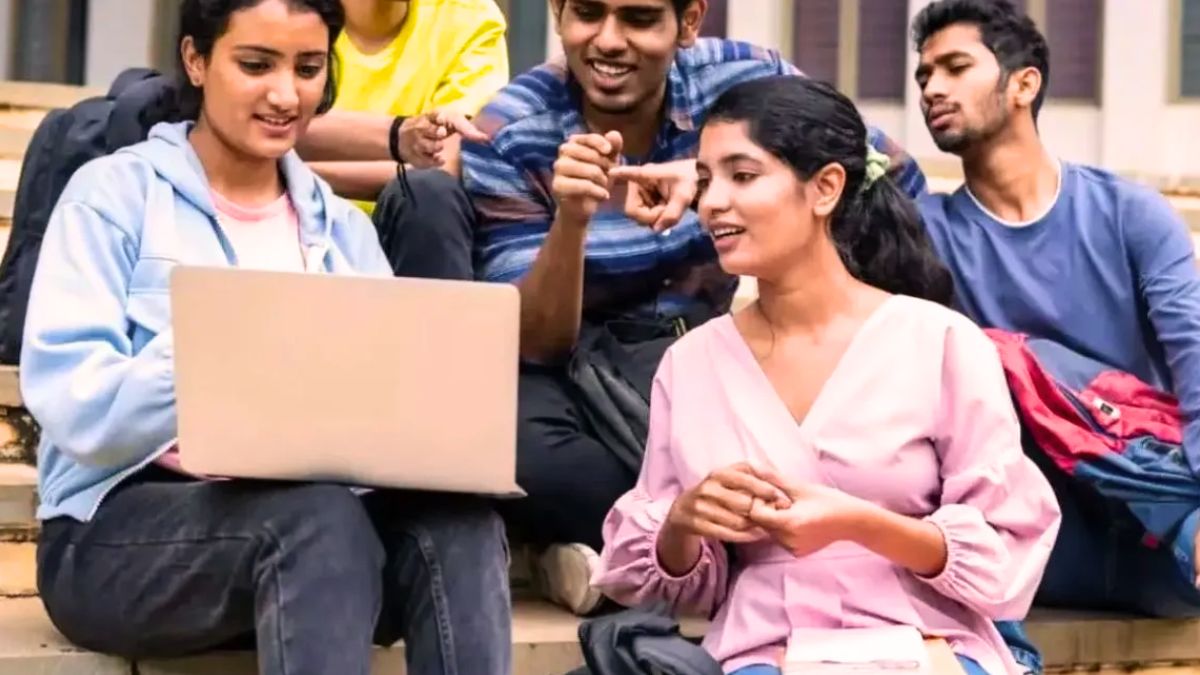 UP Board Toppers 2024: यूपी बोर्ड 10वीं और 12वीं के नतीजे जारी, किसने कहां किया टॉप; देखें टॉपर्स लिस्ट