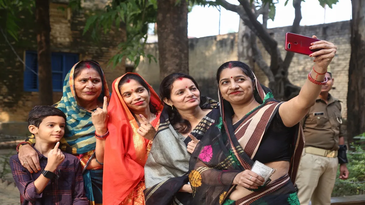 'हमारे एक वोट से क्या होगा'... मतदान में नोएडा वाले फिसड्डी, इस बार भी लॉन्ग वीकेंड में बाहर घूमने का बना रखा है प्लान voters- India TV Hindi
