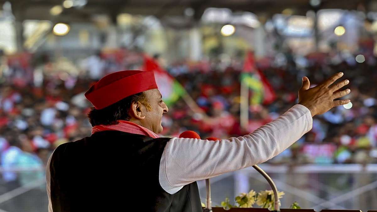 अखिलेश की रैली में दिखे राजा भैया की पार्टी के झंडे, बोले- ‘जो लोग नाराज थे, वो भी आ गए साथ’ अखिलेश की रैली में दिखे राजा भैया की पार्टी के झंडे, बोले- ‘जो लोग नाराज थे, वो भी आ गए साथ’