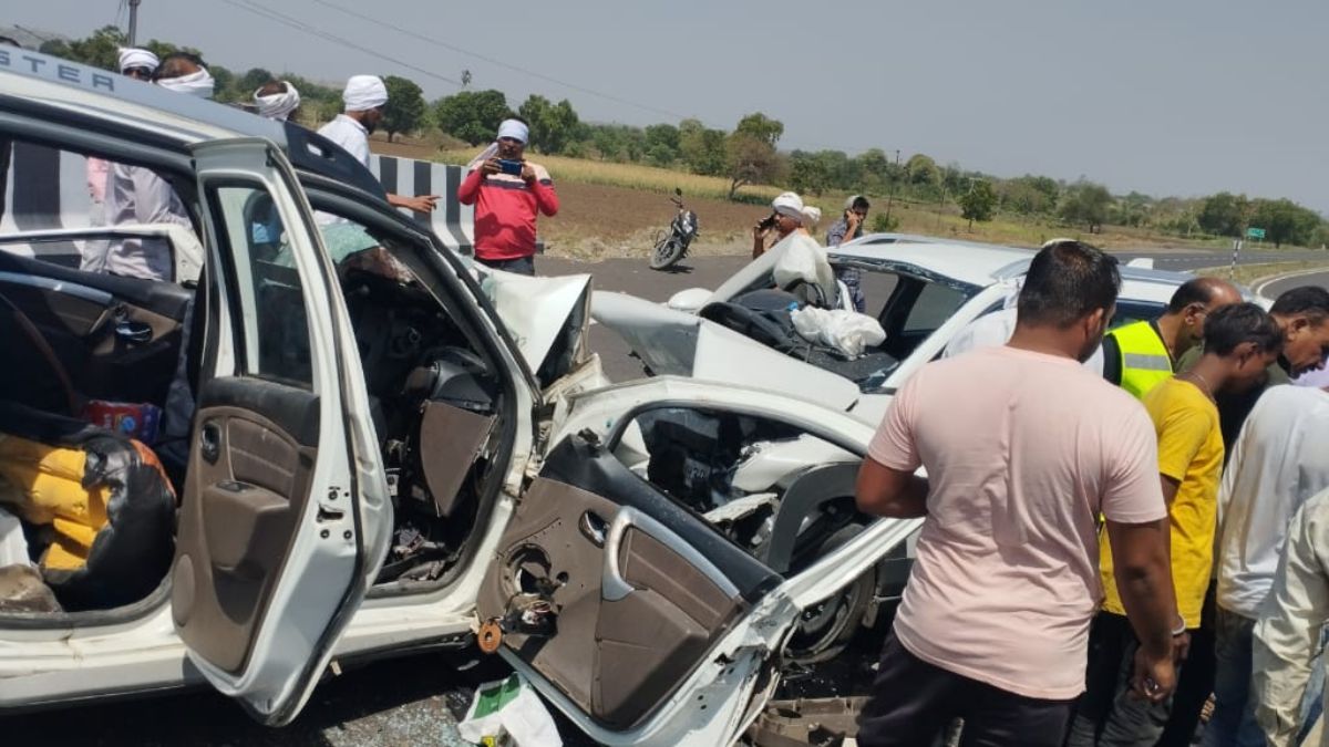 महाराष्ट्र में दो कारों की भीषण टक्कर, MLC के परिवार के 4 लोगों समेत 6 की मौत – India TV Hindi