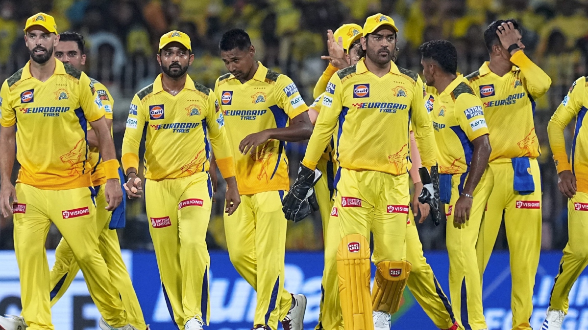 CSK की मुश्किलें नहीं हो रही खत्म, अब बीच IPL में वापस घर लौटा ये घातक खिलाड़ी