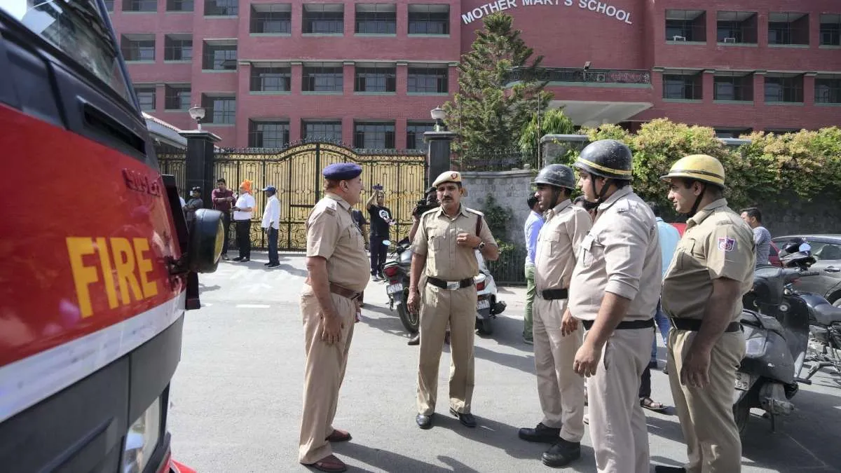 Bomb threat LIVE updates: दिल्ली के सभी स्कूलों की जांच पूरी, कुछ भी संदिग्ध नहीं मिला; जानें पल-पल के अपडेट्स delhi schools, delhi breaking news hindi- India TV Hindi