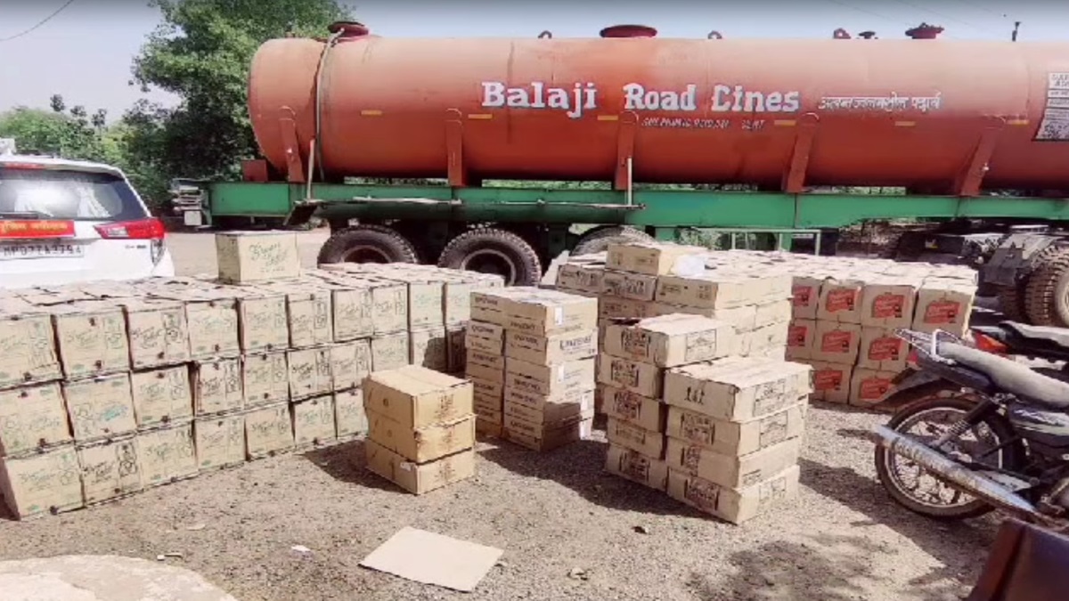 टैंकर पर लिखा था ’98 प्रतिशत सल्फ्यूरिक एसिड’ और ‘खतरा’, जैसे ही ढक्कन खुलवाया, दंग रह गई पुलिस