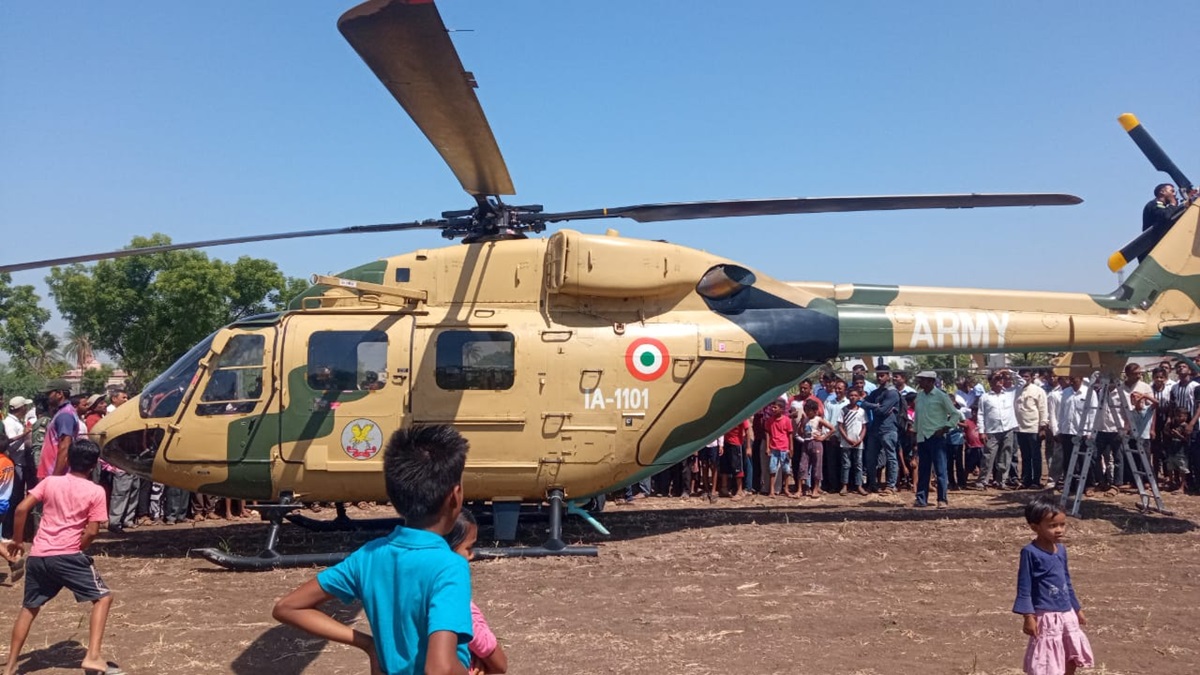 इंडियन आर्मी के हेलिकॉप्टर की खेत में इमरजेंसी लैंडिंग, बाल-बाल बचे 4 जवान – India TV Hindi