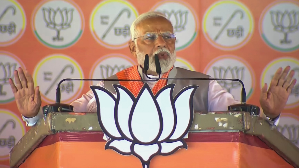 LIVE: दुमका में PM मोदी बोले- पहले रोज-रोज घोटाले होते थे, मैंने आकर सब बंद कर दिया