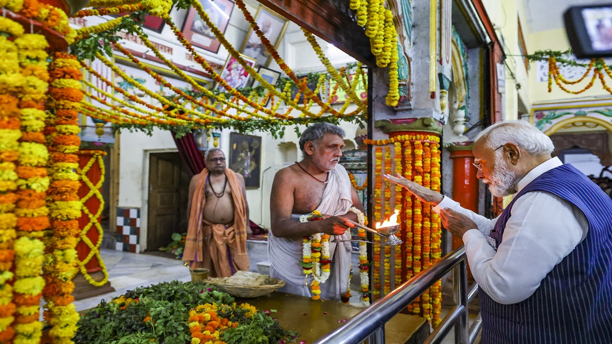 प्रधानमंत्री नरेन्द्र मोदी ने की वाराणसी में संकट मोचन मंदिर में पूजा-अर्चना