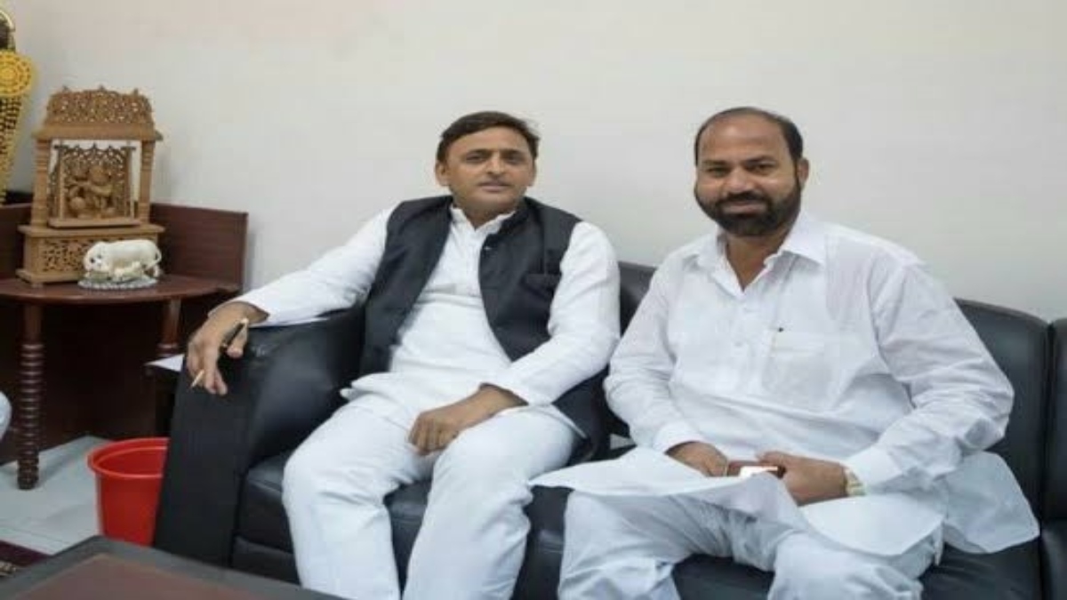 यूपी: अंतिम चरण की वोटिंग से पहले सपा को बड़ा झटका, MLA रफ़ीक अंसारी लखनऊ से गिरफ़्तार