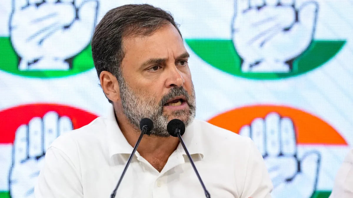 राहुल गांधी का बड़ा दावा, "अगर बीजेपी सत्ता में लौटी तो संविधान को फाड़ कर फेंक देगी" राहुल गांधी- India TV Hindi