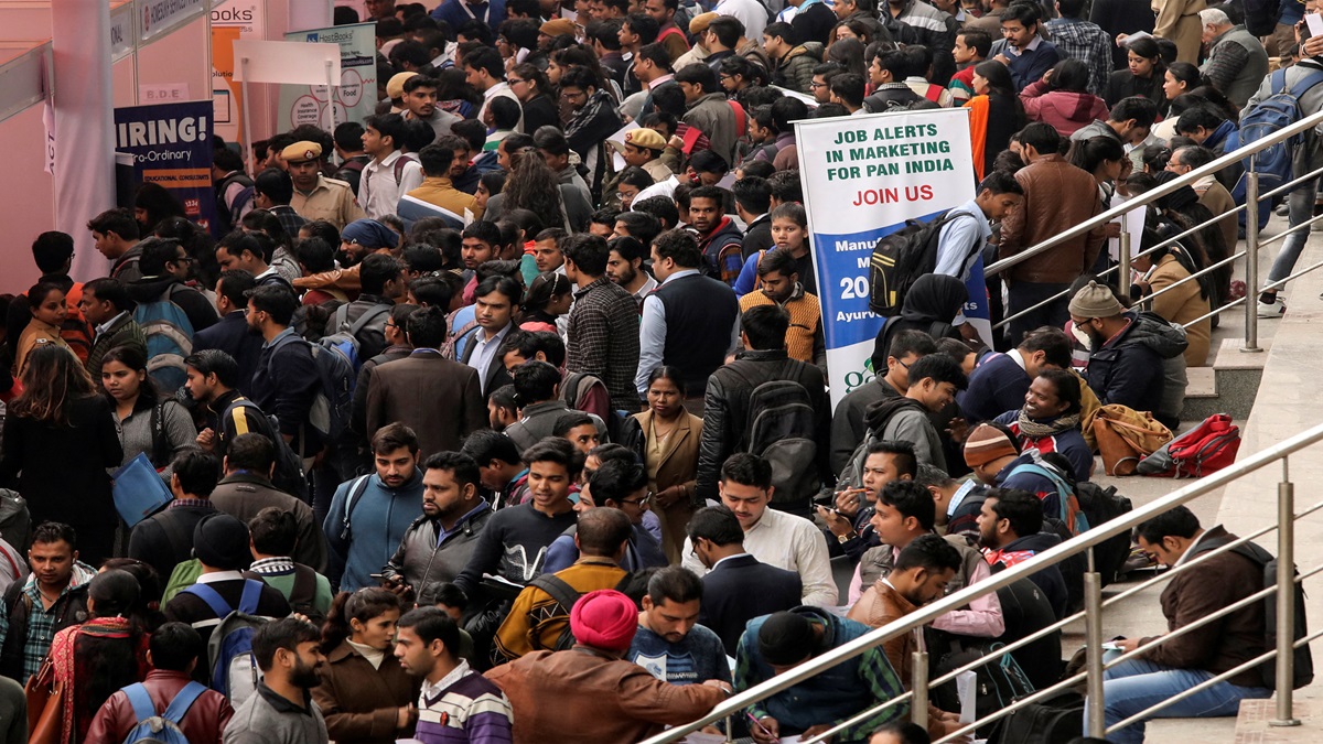 देश में बेरोजगारी दर में आई गिरावट, रोजगार में बढ़ोतरी के संकेत, जानें शहरी क्षेत्रों में महिलाओं की स्थिति