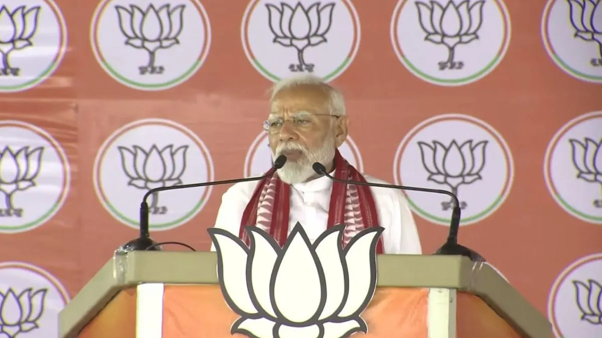हुगली में PM मोदी ने TMC पर साधा निशाना, बोले- 'मैं हर घर जल कहता हूं और ये हर घर बम कहते हैं' हुगली में पीएम मोदी।- India TV Hindi