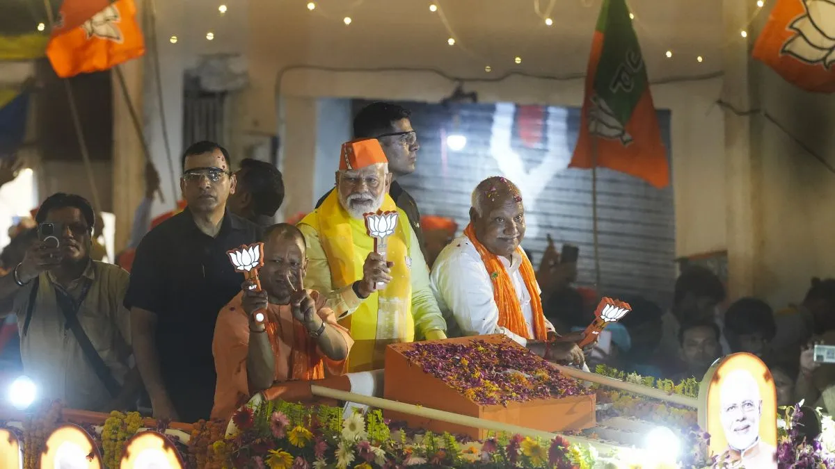 अयोध्या में रामलला की आरती के बाद पीएम मोदी का रोड शो, उमड़ा जनसैलाब अयोध्या में पीएम मोदी...- India TV Hindi