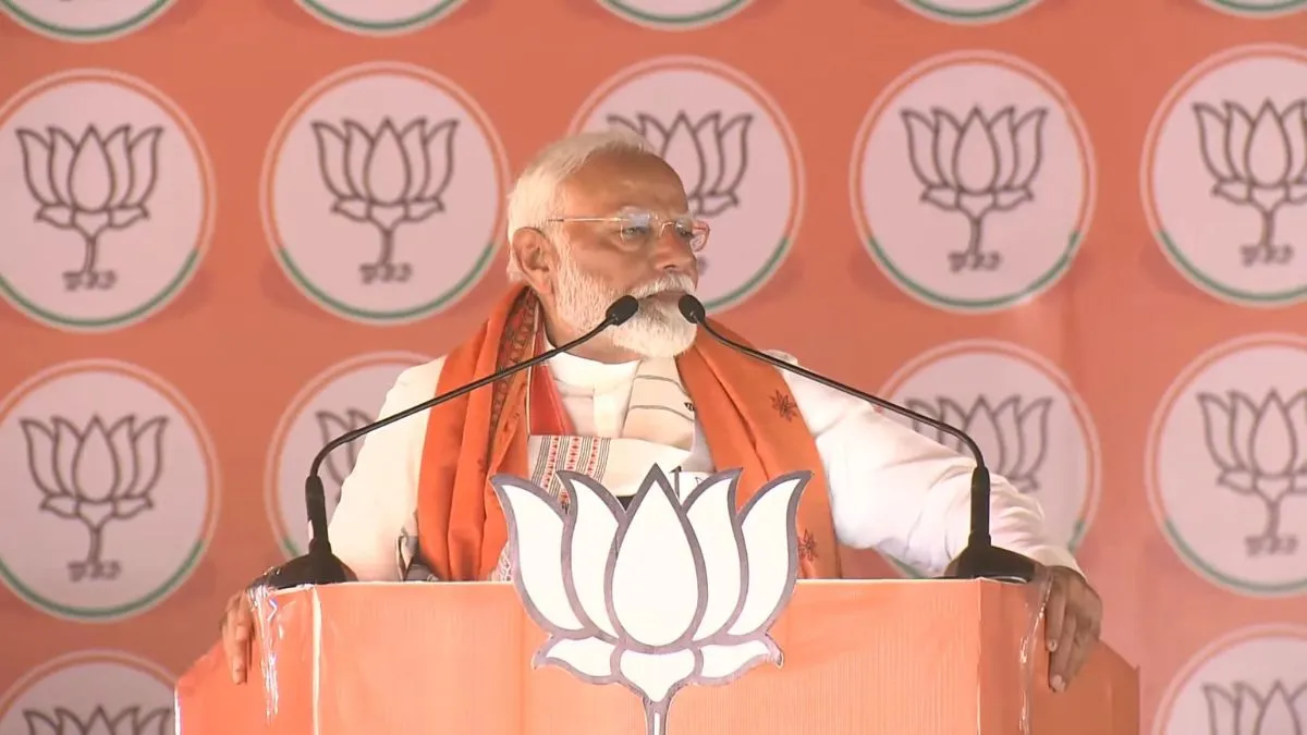 'लालटेन लेकर मुजरा करने वाली जमात कांग्रेस के चरण चूम रही', काराकाट में बोले PM मोदी काराकाट में पीएम मोदी की जनसभा।- India TV Hindi