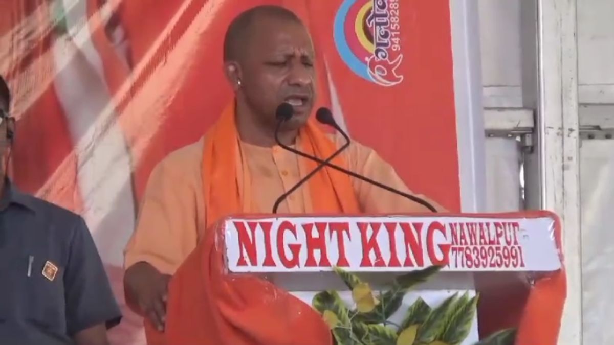 ‘औरंगजेब की आत्मा समाजवादी पार्टी और कांग्रेस में घुस गई है’, सलेमपुर की सभा में गरजे योगी आदित्यनाथ