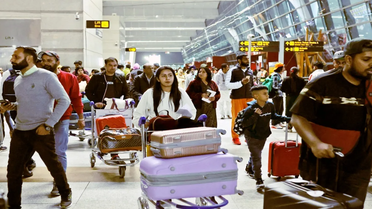 फ्लाइट से मई में खूब उड़े भारतीय, डोमेस्टिक एयर ट्रैफिक ने लगाई छलांग, जानें 31 दिनों में कितनों ने किया सफर एयरलाइंस के खर्च में ईंधन लागत का हिस्सा 30-40 प्रतिशत है।- India TV Paisa