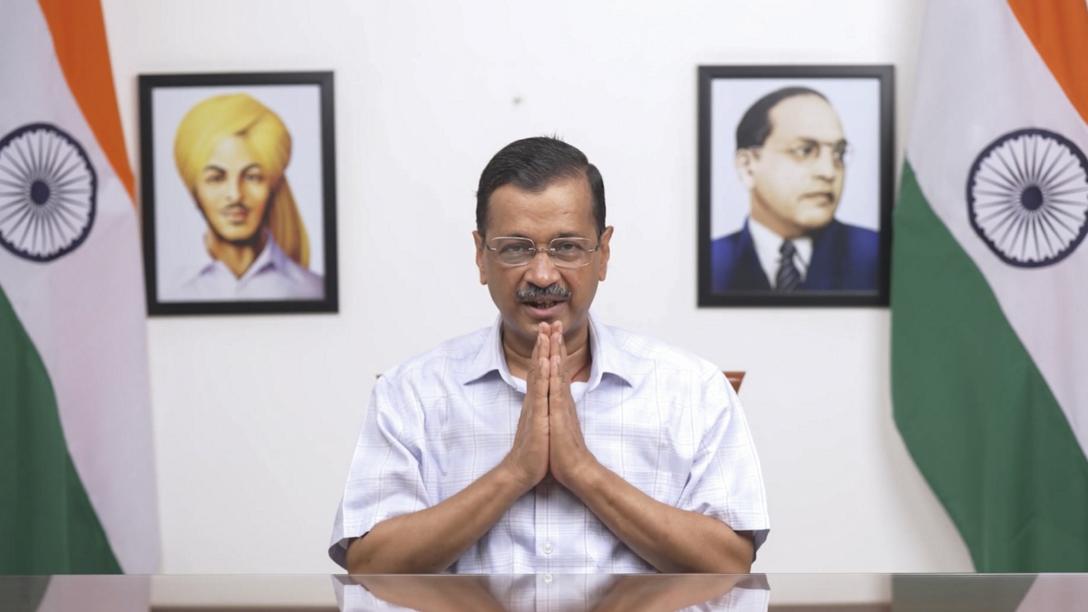 तिहाड़ जेल में सरेंडर करेंगे अरविंद केजरीवाल, पत्नी सुनीता और पार्टी के नेताओं के साथ राजघाट से रवाना