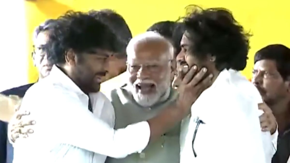 VIDEO: जब चिरंजीवी और पवन कल्याण को मंच पर साथ लाए PM मोदी, देखें फिर क्या हुआ VIDEO: जब चिरंजीवी और पवन कल्याण को मंच पर साथ लाए PM मोदी, देखें फिर क्या हुआ