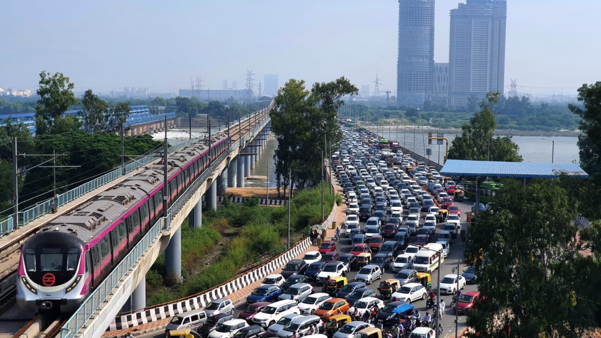 दिल्ली में भारी बारिश का मेट्रो सेवा पर असर, यहां पर एंट्री और एग्जिट बंद, DMRC ने दिया ताजा अपडेट