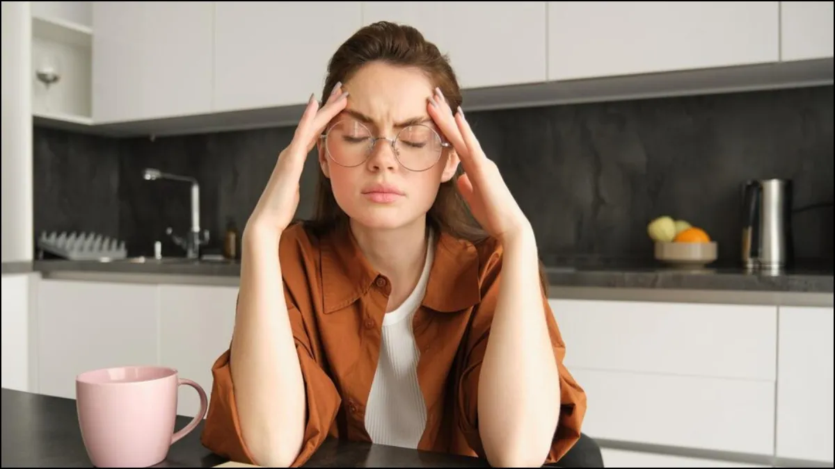 माइग्रेन की होती हैं ये 4 खतरनाक स्टेज, इस स्थिति में पड़ सकती है इमरजेंसी की जरूरत Migraines- India TV Hindi