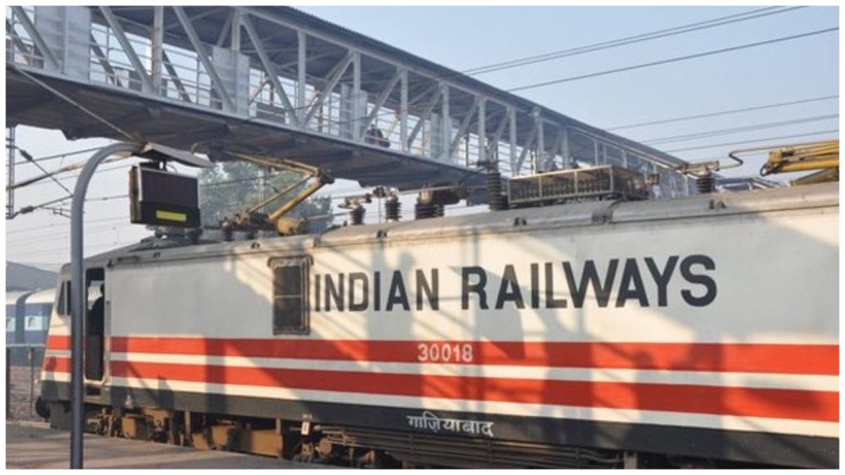 ट्रेन में आग की अफवाह, पटरी पर कूदे यात्री, दूसरी तरफ से आ रही ट्रेन ने कुचला