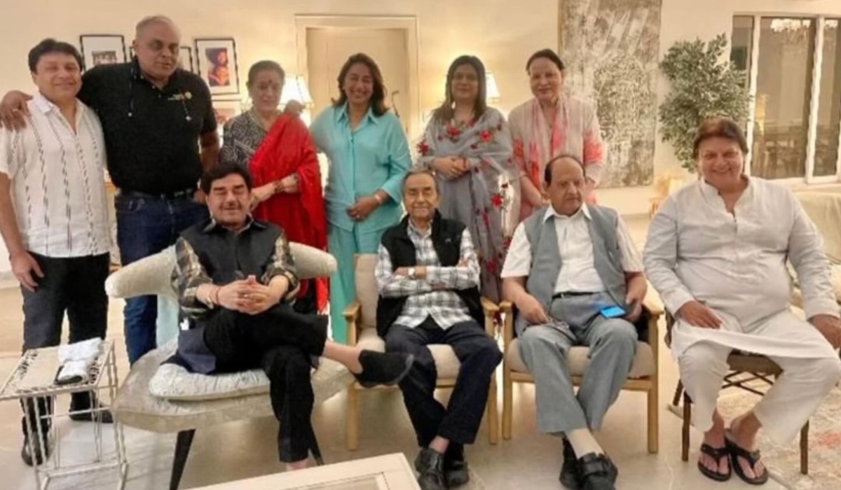सोनाक्षी-जहीर की शादी से पहले सिन्हा परिवार का दिखा स्वैग, ‘टीम ब्राइड’ से शत्रुघ्न सिन्हा की खास तस्वीर आई सामने