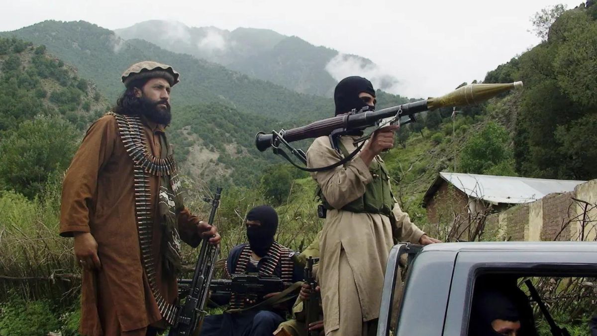 पाकिस्तान में बंदूकधारियों ने 4 मजदूरों को किया किडनैप, बिजली का टावर ठीक करने गए थे
