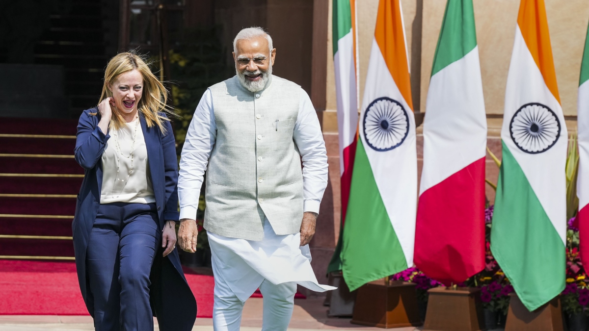 G-7 शिखर सम्मेलन में शामिल होने के लिए इटली रवाना हुए पीएम मोदी, जॉर्जियो मेलोनी  के साथ द्विपक्षीय बैठक की उम्मीद - India TV Hindi