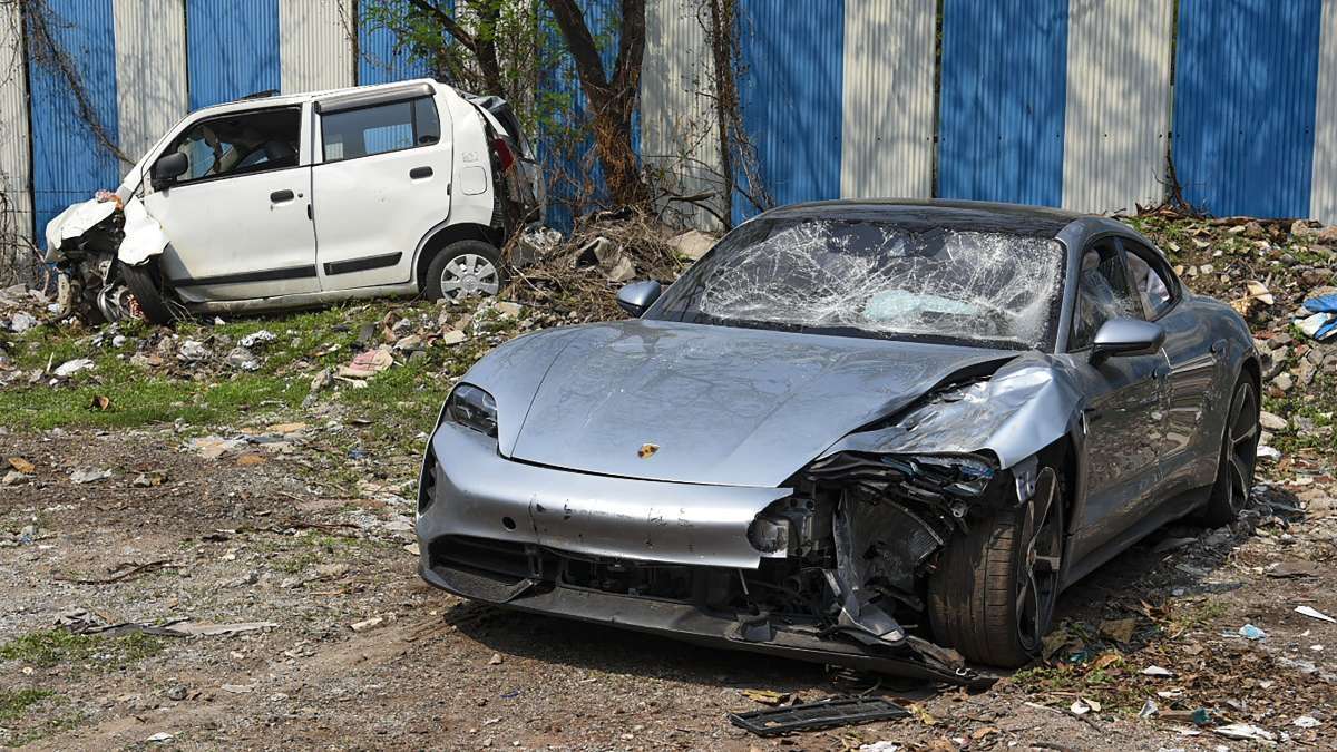 पोर्शे कार एक्सीडेंट: पुलिस ने नाबालिग की मां को भी किया गिरफ्तार, ब्लड सैंपल बदलने का आरोप