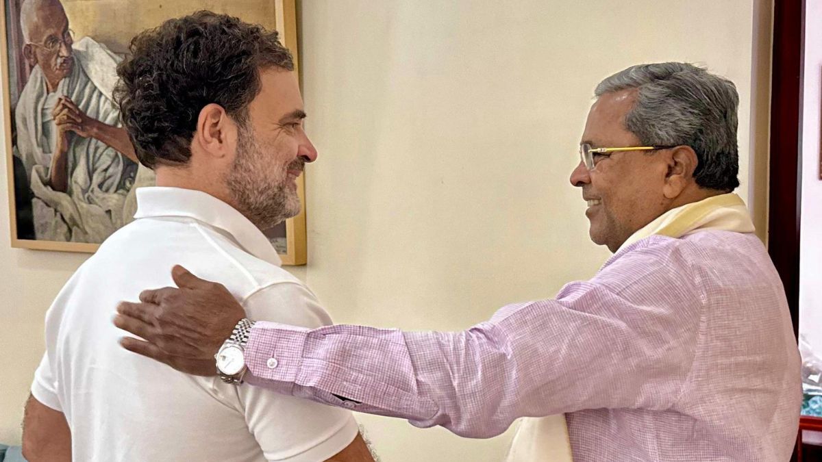 कर्नाटक में ‘खींचतान’ के बीच राहुल गांधी से मिले सिद्धारमैया, मुस्कुराते हुए मिलाया हाथ