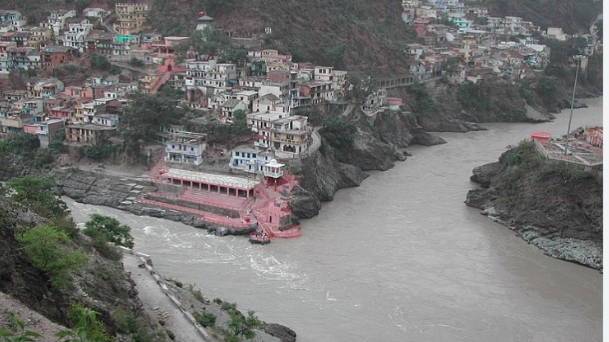 उत्तराखंड के रुद्रप्रयाग में बड़ा हादसा, अलकनंदा नदी में गिरा यात्री वाहन, 16 लोग बह गए