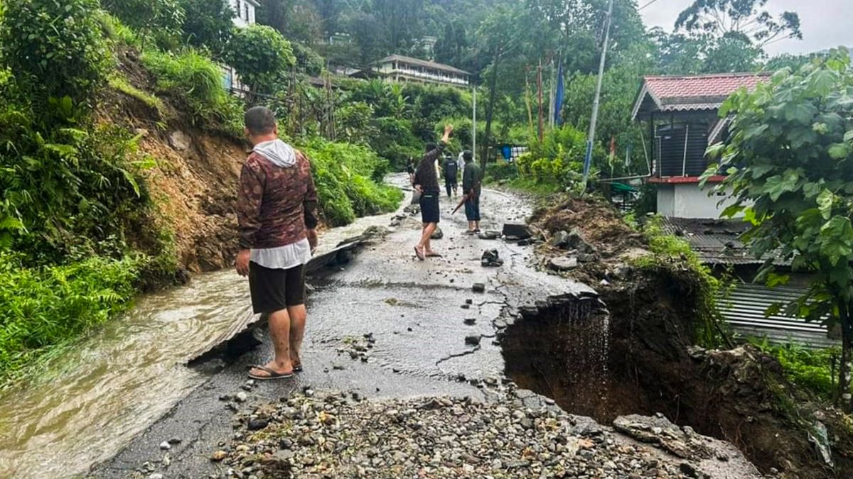 सिक्किम के लाचुंग में भारी बारिश और भूस्खलन, 1200 से ज्यादा पर्यटक फंसे, कई विदेशी भी शामिल