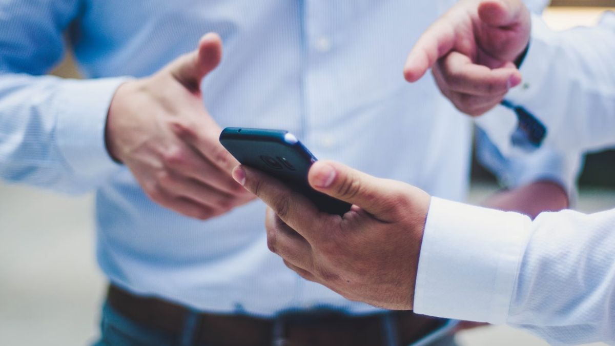 Smartphone की ये 5 हरकतें बताती हैं कि हैक हो गया है फोन, तुरंत सेफ कर लें डाटा