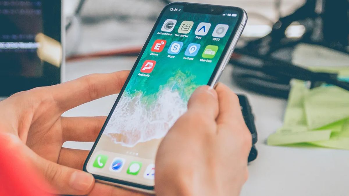 सरकार ने जारी की वार्निंग, करोड़ों Android यूजर्स का स्मार्टफोन हो सकता है हैक, तुरंत कर लें यह काम सरकार ने जारी की वार्निंग, करोड़ों Android यूजर्स का स्मार्टफोन हो सकता है हैक, तुरंत कर लें यह काम