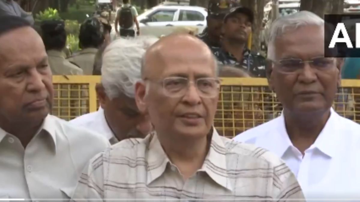 Lok Sabha Elections 2024: काउंटिंग से पहले चुनाव आयोग पहुंचे इंडिया गठबंधन के नेता, EC के सामने रखी ये मांग