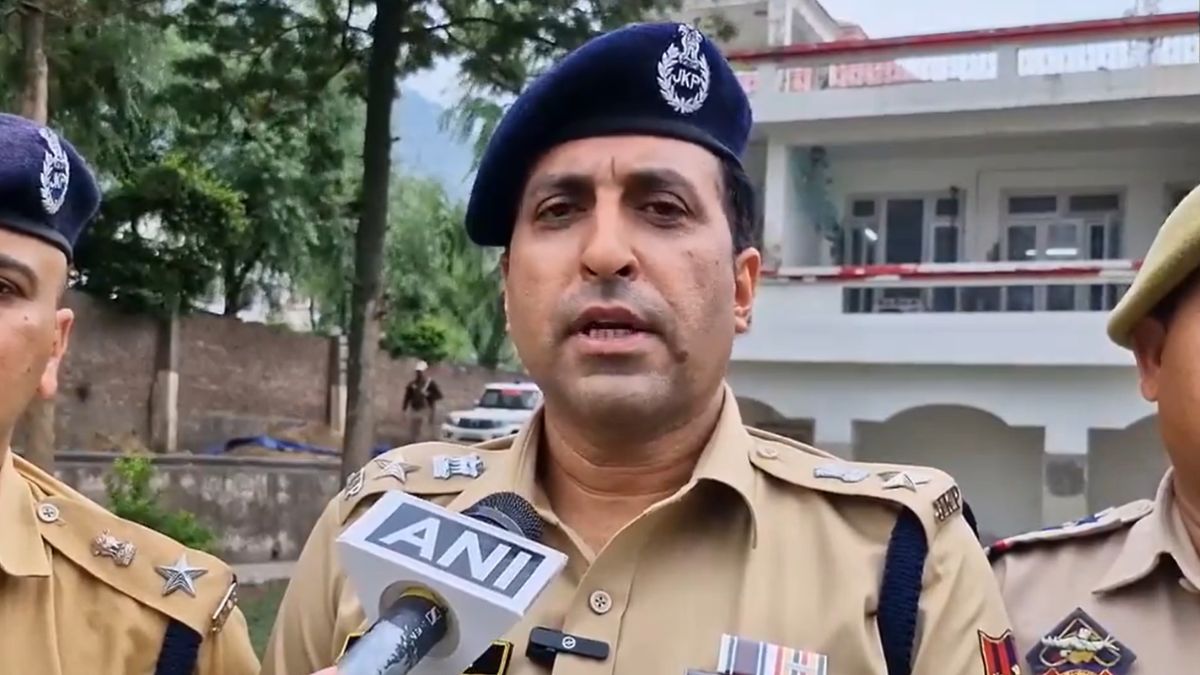 रियासी में धार्मिक स्थल पर तोड़फोड़ के बाद बढ़ा बवाल, जमकर हुआ प्रदर्शन; हिरासत में लिए गए 12 लोग