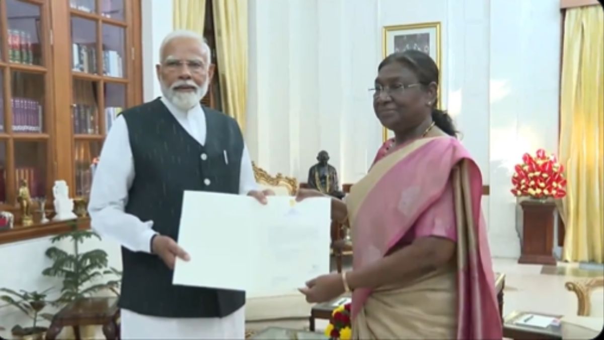नरेंद्र मोदी ने राष्ट्रपति से मिलकर सरकार बनाने का दावा पेश किया, 9 जून को लेंगे शपथ