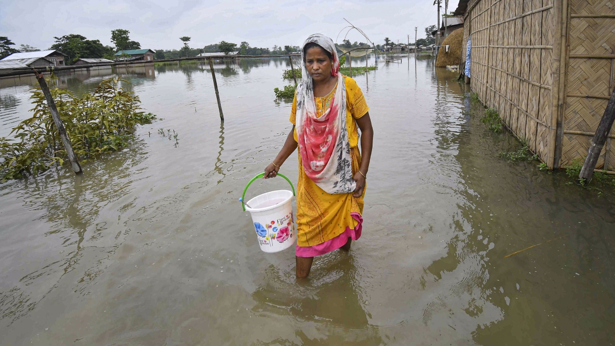 असम में बाढ़ के कारण 106 मौतें, 12.33 लाख से ज्यादा लोग प्रभावित, 2406 गांव जलमग्न