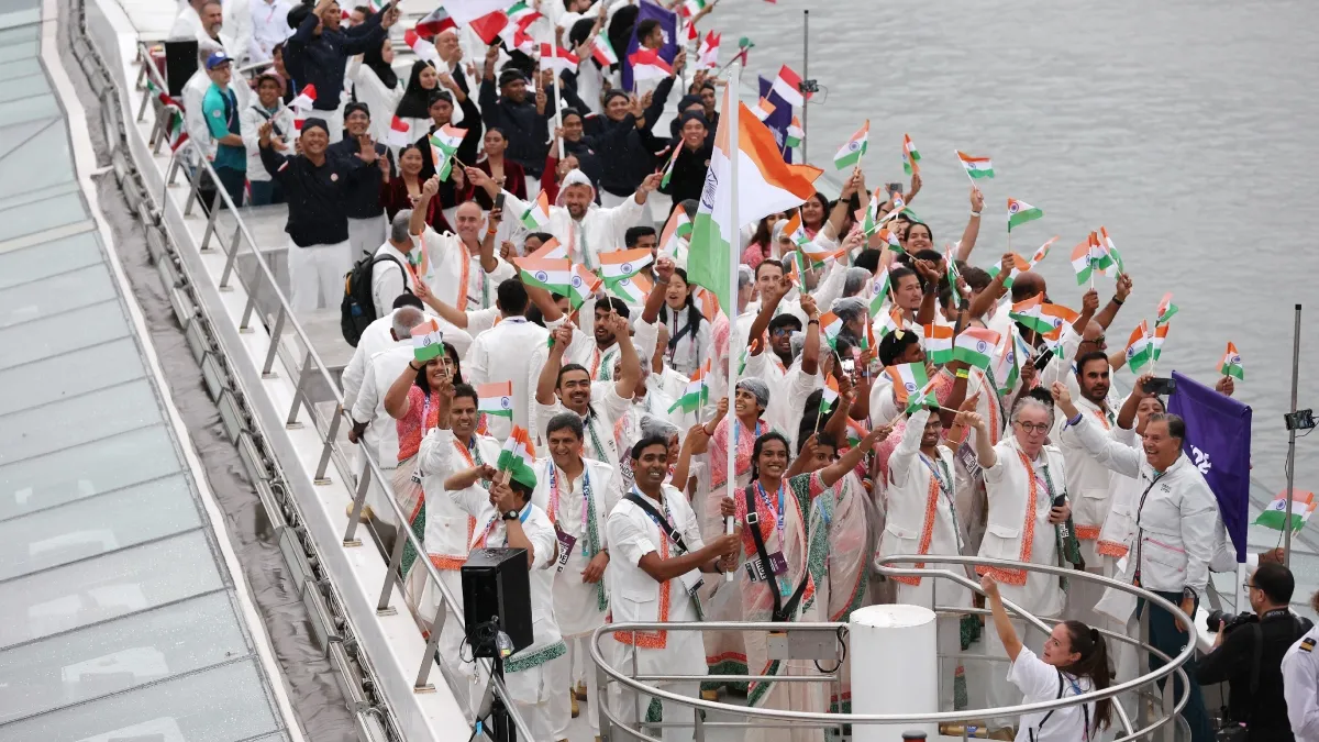 Olympics 2024 Opening Ceremony: ओलंपिक इतिहास में पहली बार नाव पर हुई राष्ट्रों की परेड, बारिश से ओपनिंग सेरेमनी में पड़ा खलल Team India strides into the Paris 2024 Opening Ceremony- India TV Hindi