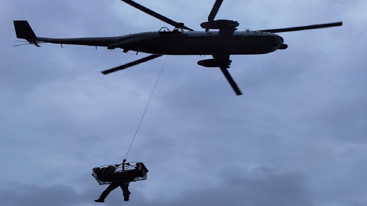 Indian Navy soldiers became angels, saved the life of a Chinese sailor by airlifting him