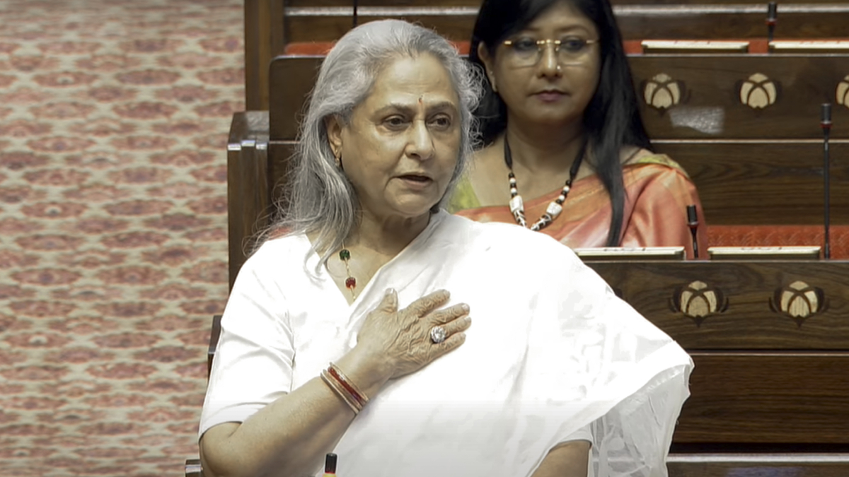 ‘श्रीमती जया अमिताभ बच्चन’ सुनकर भड़क गईं सपा सांसद, उप-सभापति को ही सुना दिया