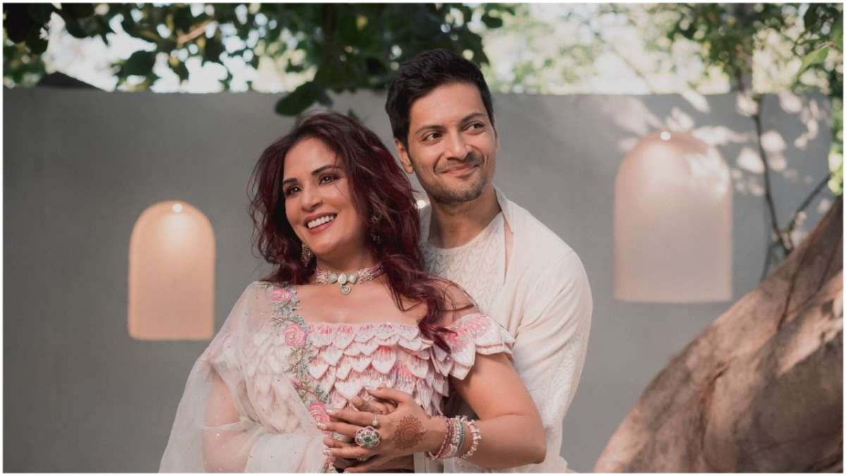 ऋचा चड्ढा और अली फजल ने दिखाई बेटी की पहली झलक, नन्ही सी गुड़िया की तस्वीर पर फैंस लुटा रहे प्यार
