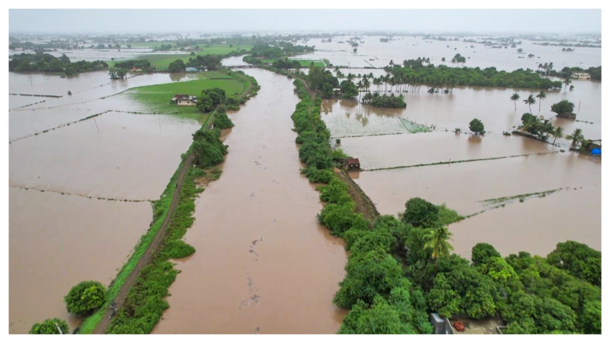 गुजरात में भारी बारिश से 8 लोगों की मौत, रेल और सड़क सेवाएं बुरी तरह प्रभावित