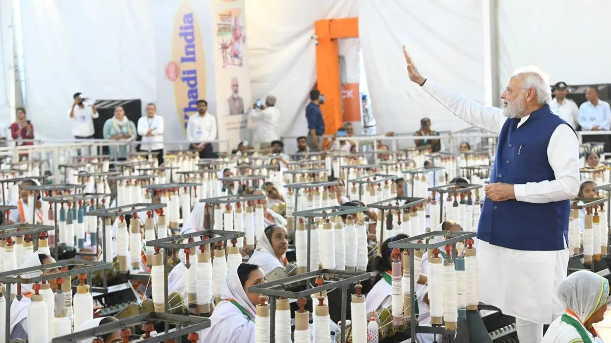 PM मोदी के नेतृत्व में KVIC का नया कीर्तिमान, पहली बार खादी और ग्रामोद्योग का कारोबार 1.5 लाख करोड़ रुपये के पार pm modi- India TV Hindi