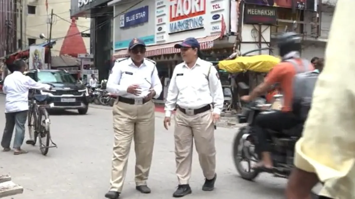 VIDEO: वार्डन को बंधक बना बाल सुधार गृह से भागी नाबालिग लड़कियां, 2 पर हत्या का आरोप नाबालिग लड़कियों को नागपुर ट्रैफिक पुलिस ने पकड़ा- India TV Hindi